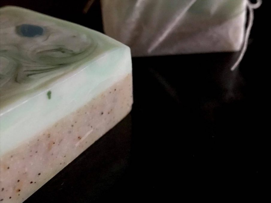 お茶の実を石けんに お茶の実を石けんに
